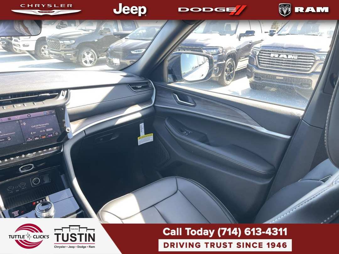2027 Jeep Grand Cherokee Limited - Image 3