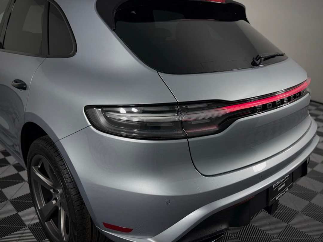 2026 Porsche Macan T - Photo 12