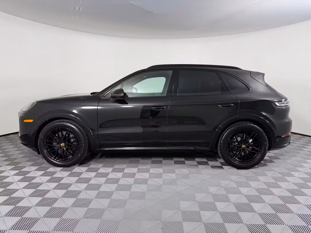 2026 Porsche Cayenne - Image 2