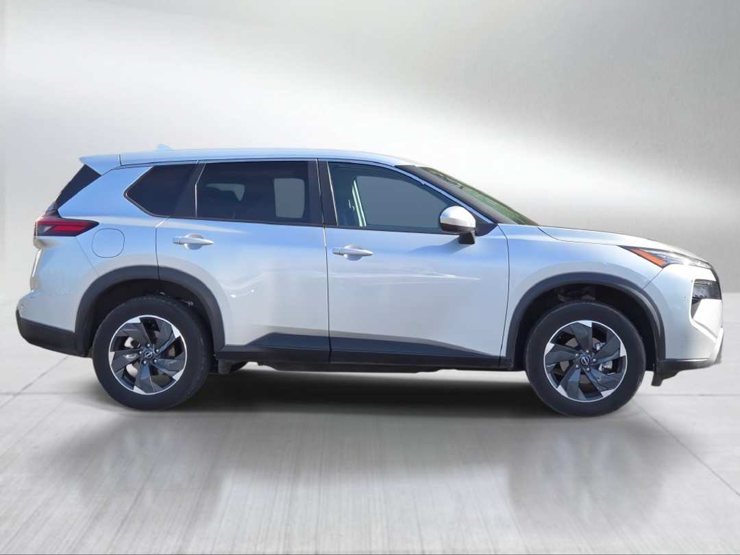 2024 Nissan Rogue SV - Image 3