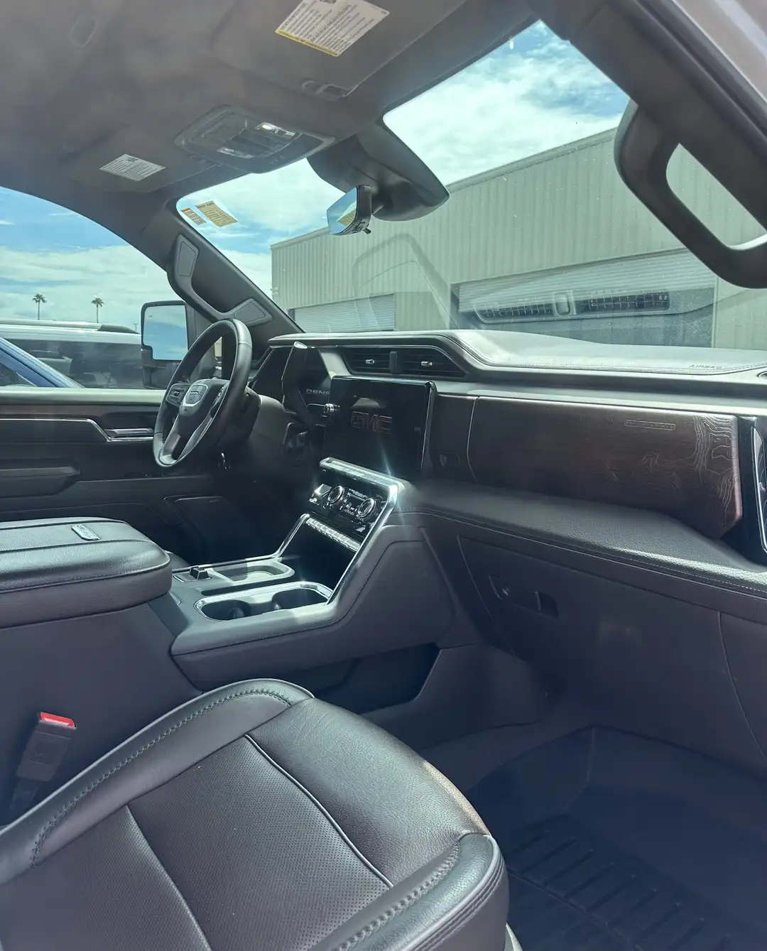 2024 GMC Sierra 2500Hd Denali - Image 2