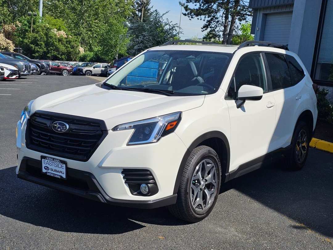 2023 Subaru Forester Premium - Image 3