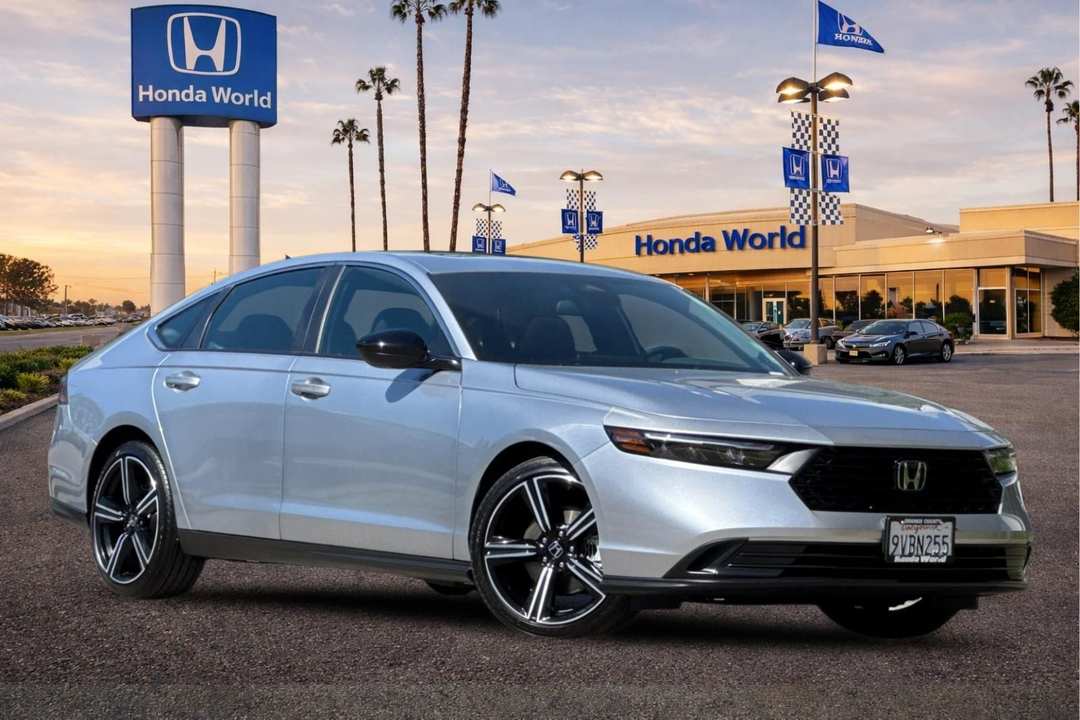 2025 Honda Accord Hybrid Sport - Image 2