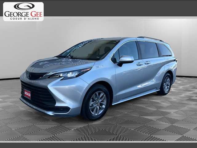 2025 Toyota Sienna LE