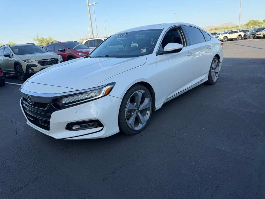 2018 Honda Accord Touring 2.0T - Image 3