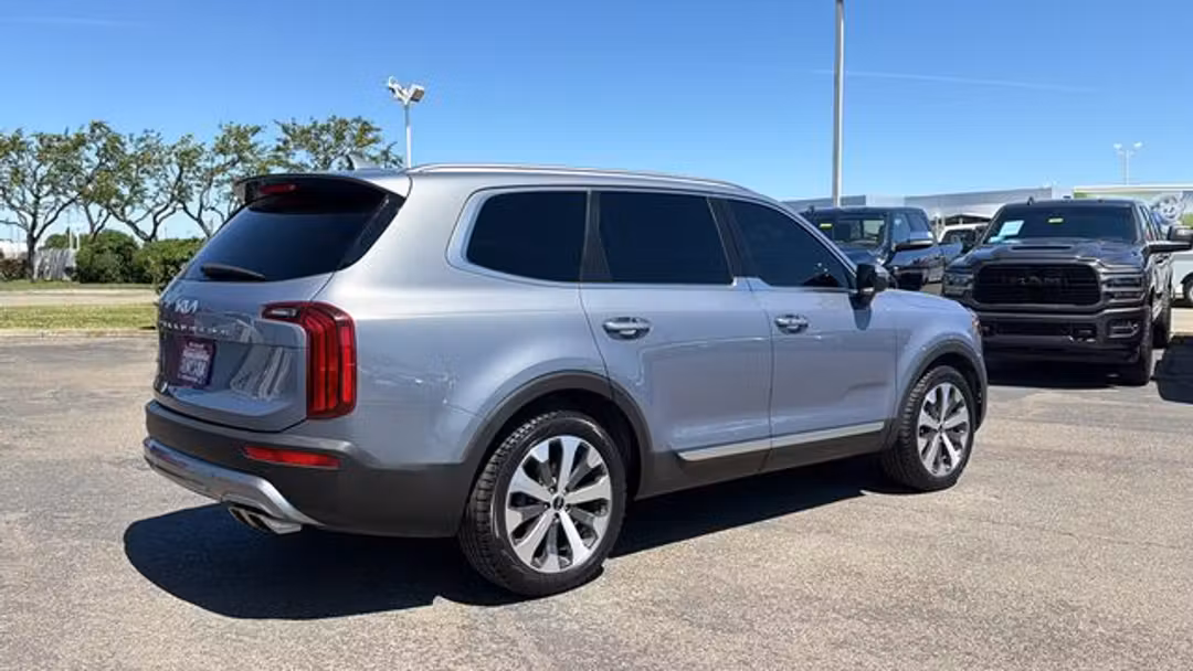 2022 Kia Telluride S - Image 3