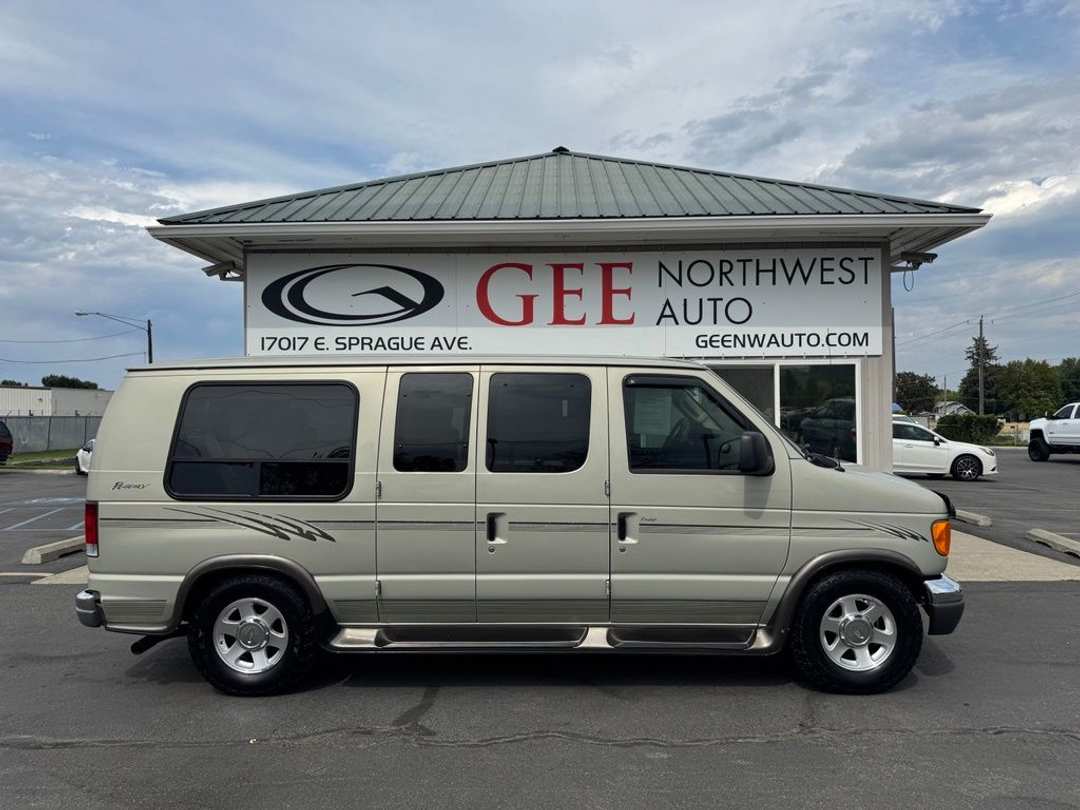 2006 Ford E-150 RV - Image 2