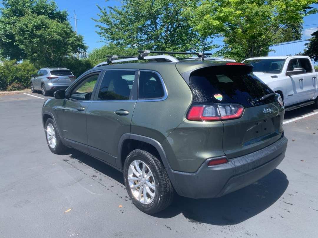 2019 Jeep Cherokee Latitude - Image 2
