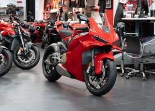 2026 Ducati Panigale V4 - Demo