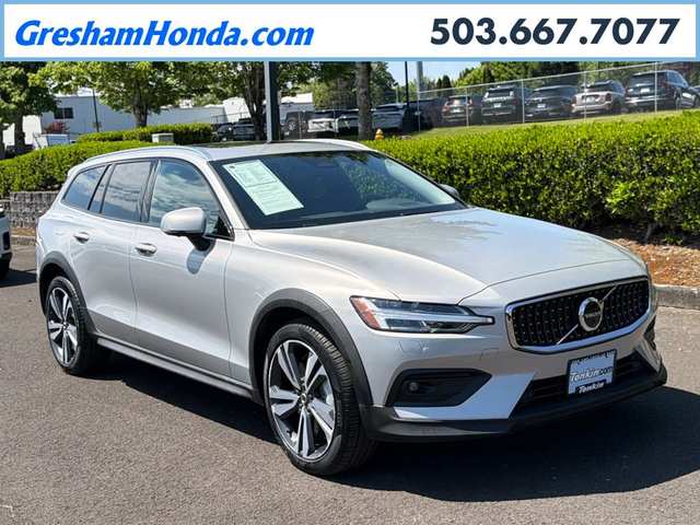 2025 Volvo V60 Cross Country B5 Plus