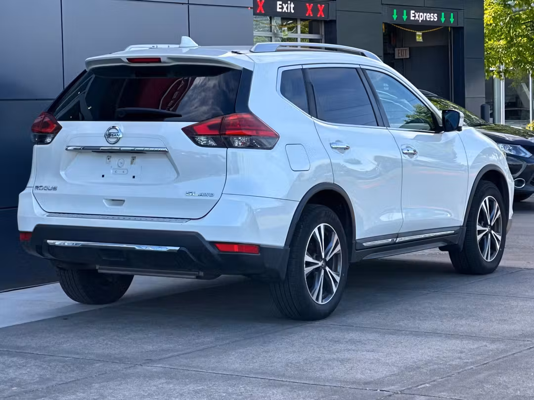 2017 Nissan Rogue SL - Image 3