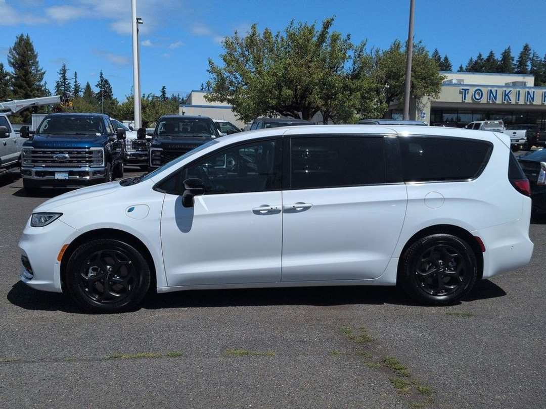 2024 Chrysler Pacifica Hybrid Select S Appearance - Image 2