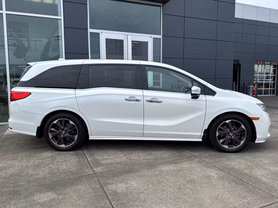 2022 Honda Odyssey Elite - Image 2