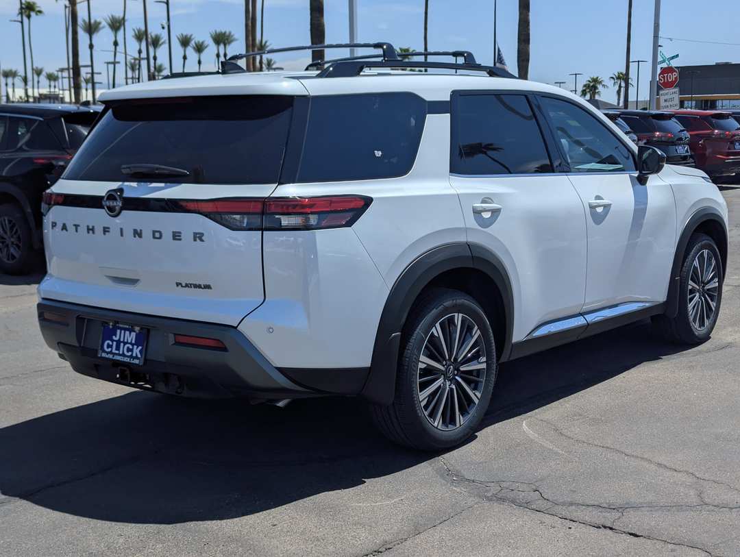2026 Nissan Pathfinder Platinum - Image 2