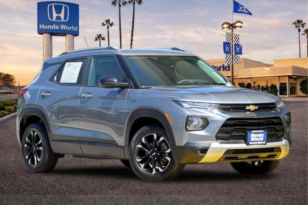 2022 Chevrolet Trailblazer LT - Image 2