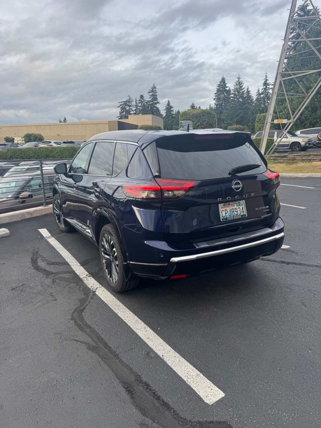 2024 Nissan Rogue Platinum - Image 3