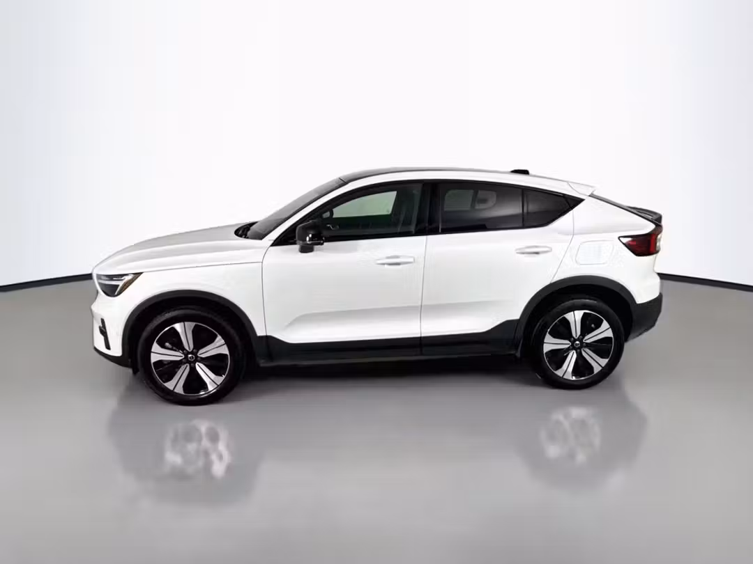 2023 Volvo C40 Recharge Pure Twin Plus - Image 2