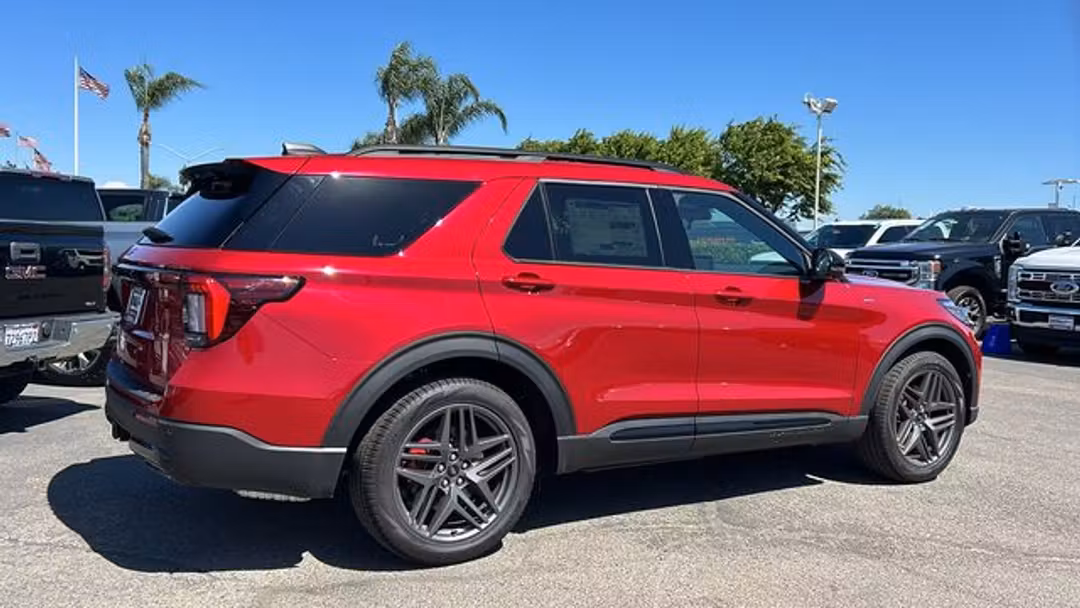 2026 Ford Explorer STLine - Image 3