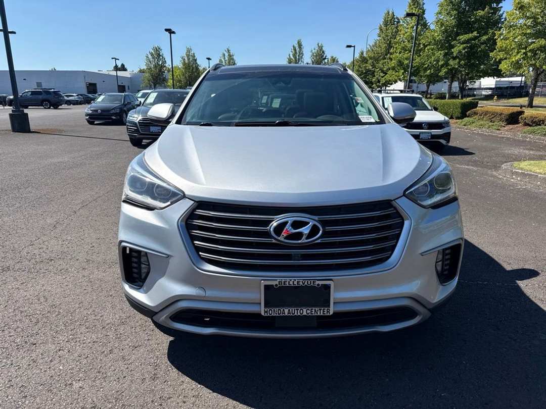 2017 Hyundai Santa Fe Limited Ultimate - Image 2