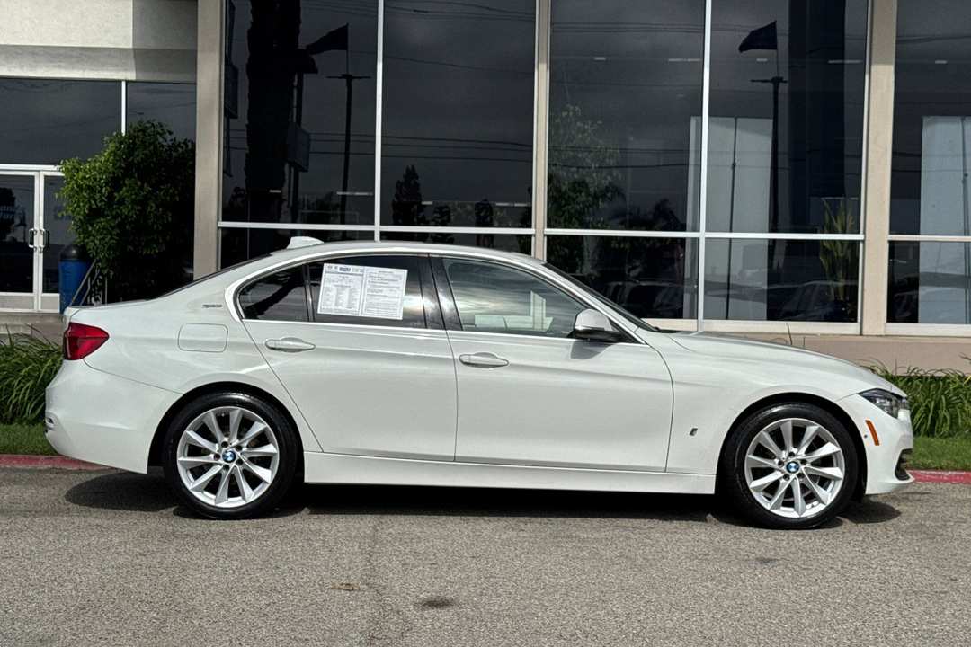 2017 BMW 3 Series 330e iPerformance - Image 3