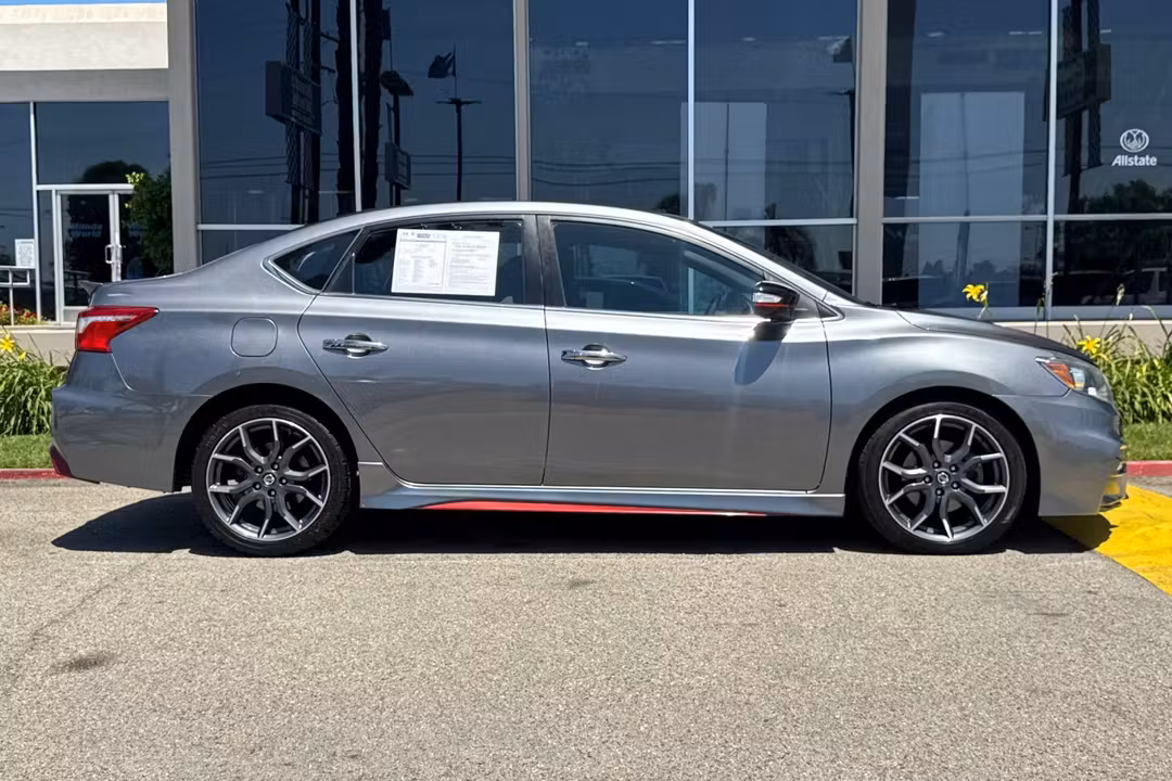 2017 Nissan Sentra NISMO - Image 3
