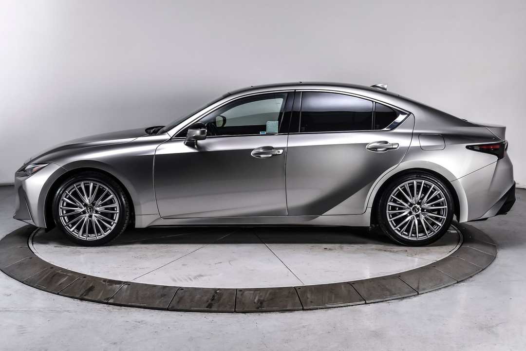 2023 Lexus Is 300 - Image 3
