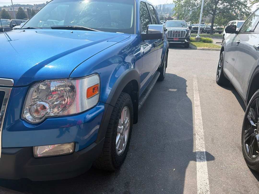 2010 Ford Explorer Sport Trac XLT - Image 3