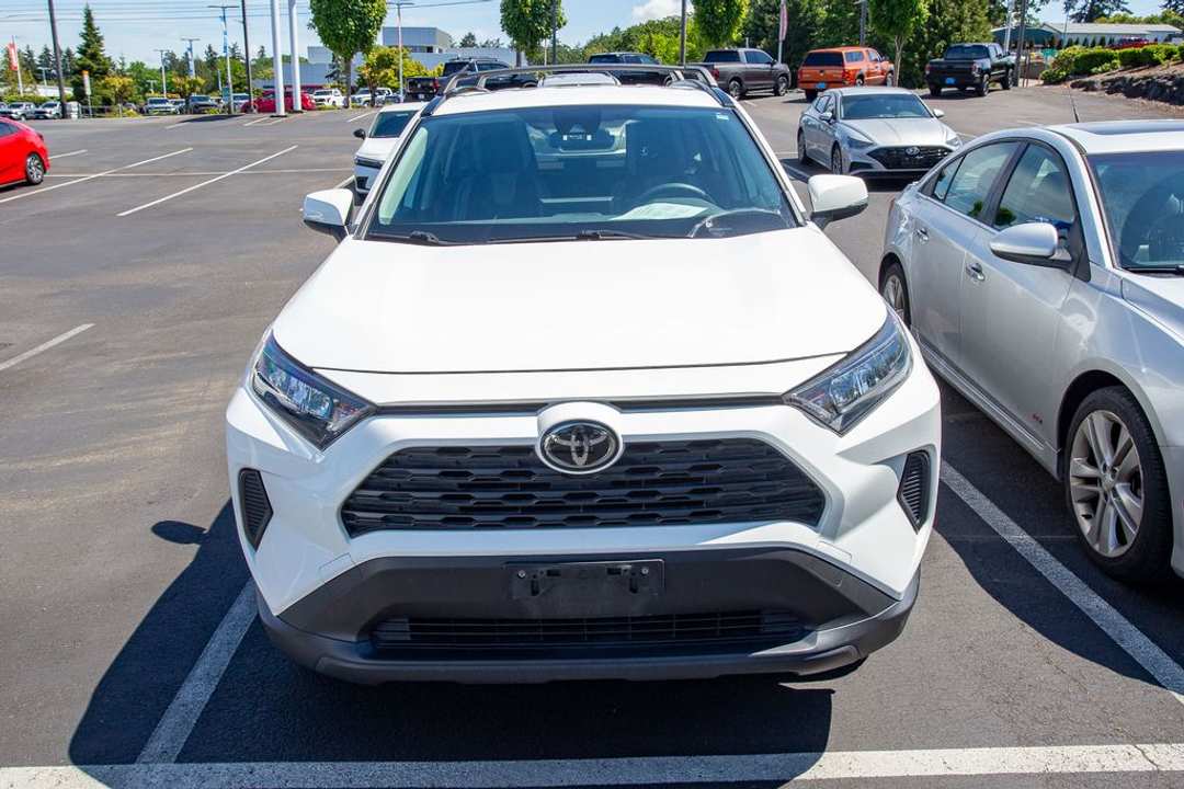 2019 Toyota Rav4 LE - Image 2