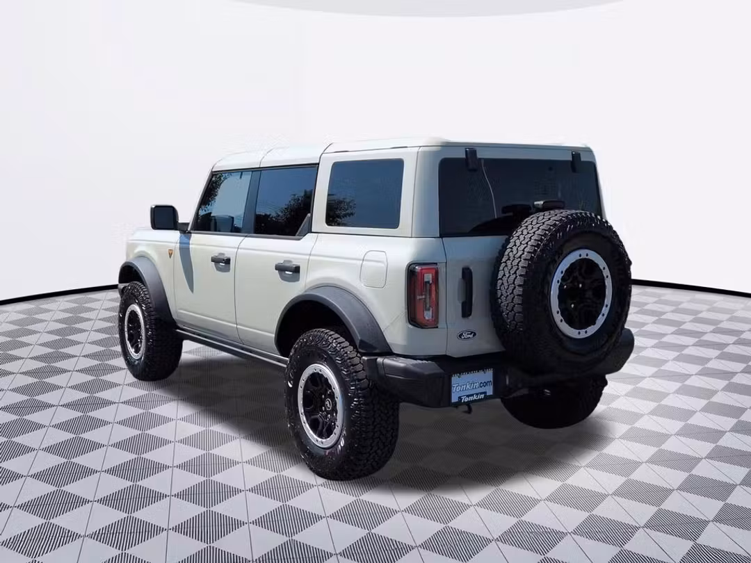 2026 Ford Bronco Badlands - Image 3