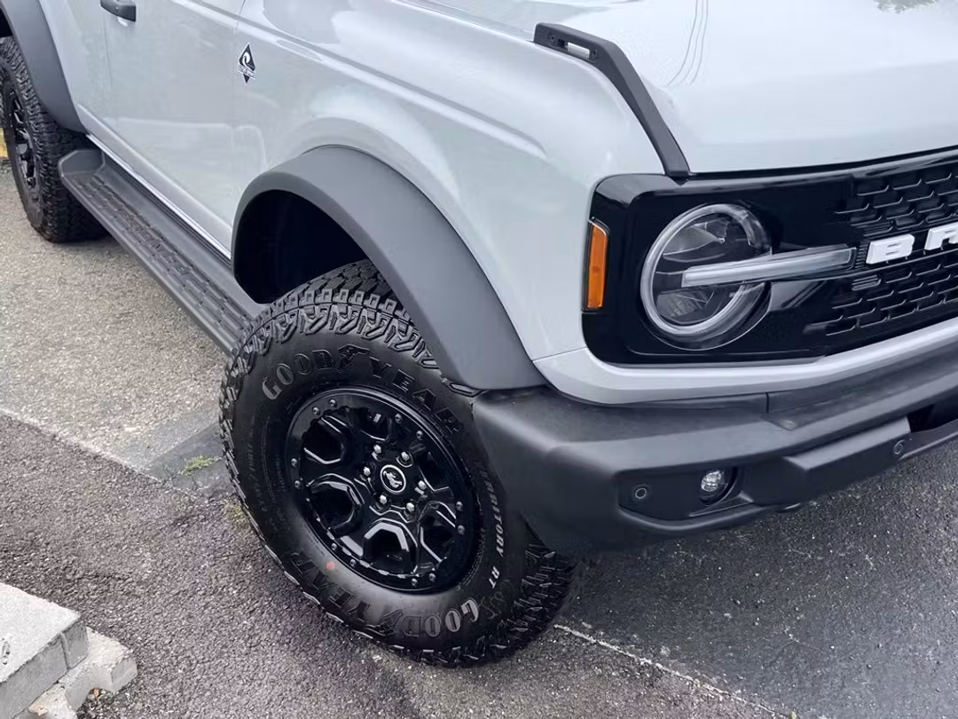 2026 Ford Bronco Outer Banks - Image 2