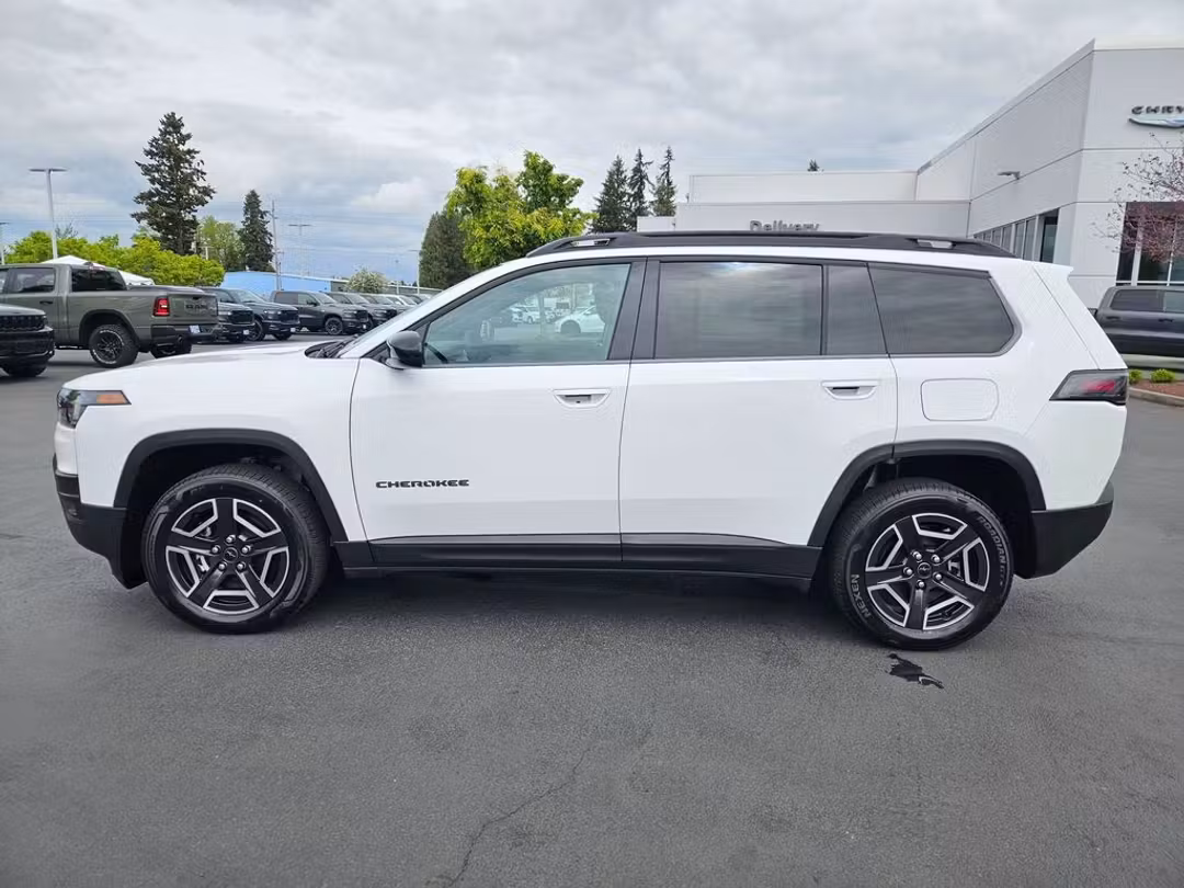 2026 Jeep Cherokee Laredo - Image 3