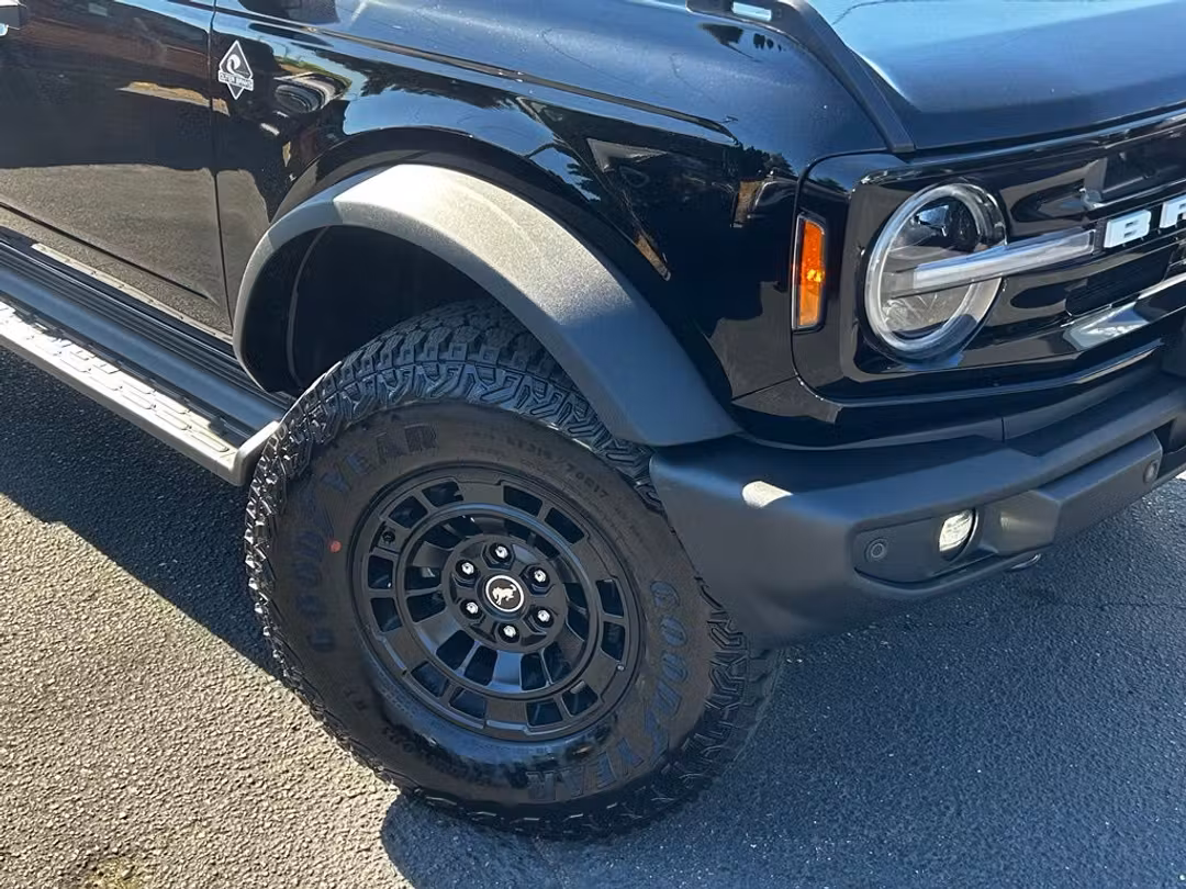 2026 Ford Bronco Outer Banks - Image 2