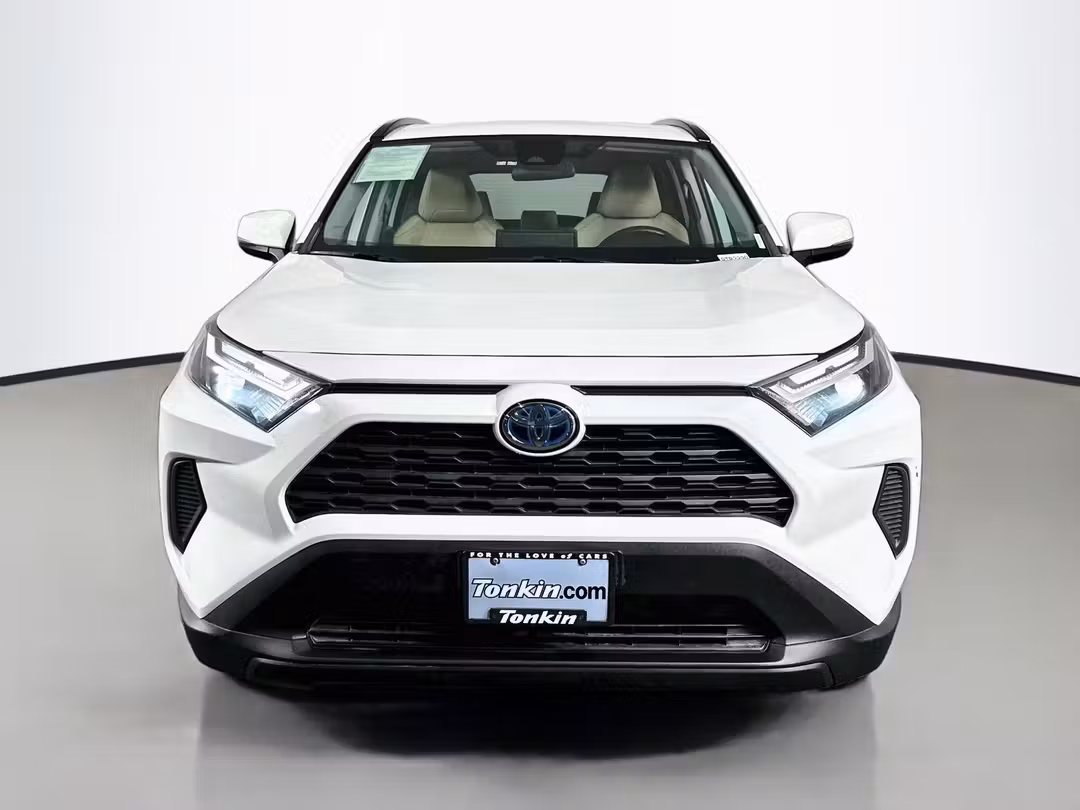 2022 Toyota Rav4 Hybrid XLE - Image 2