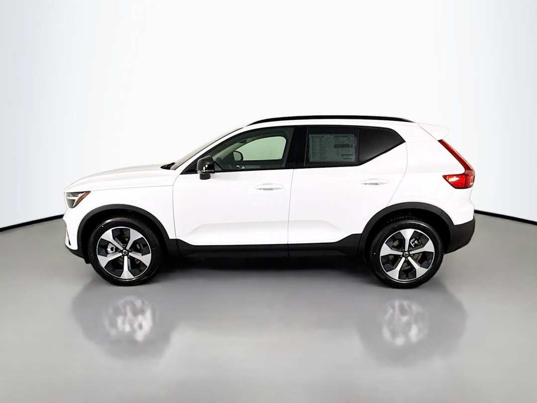 2026 Volvo Xc40 B5 Plus - Image 2