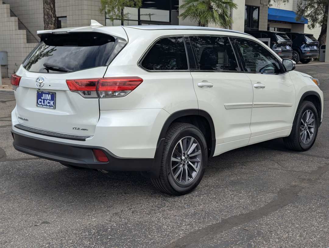 2018 Toyota Highlander XLE - Image 2