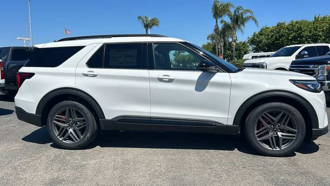 2026 Ford Explorer ST - Image 2