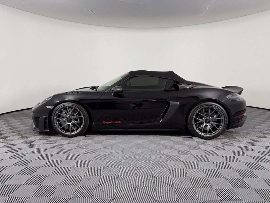 2024 Porsche 718 Spyder RS - Image 2