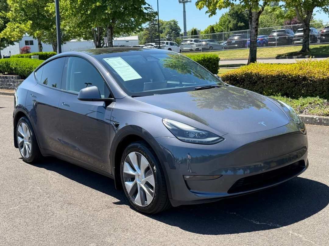 2023 Tesla Model Y Long Range - Image 2