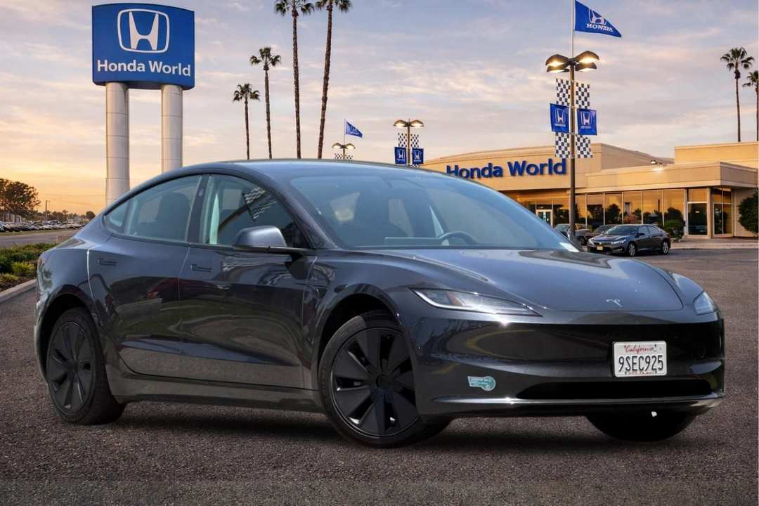 2025 Tesla Model 3 Long Range - Image 2