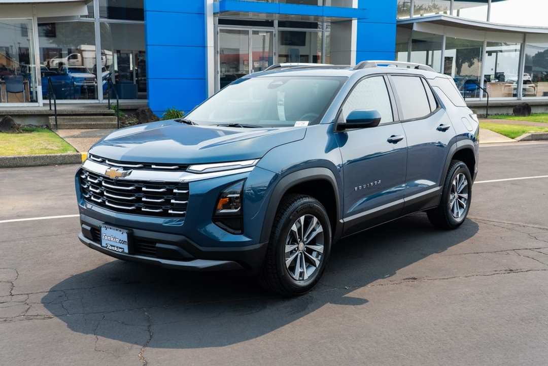 2027 Chevrolet Equinox LT - Image 2