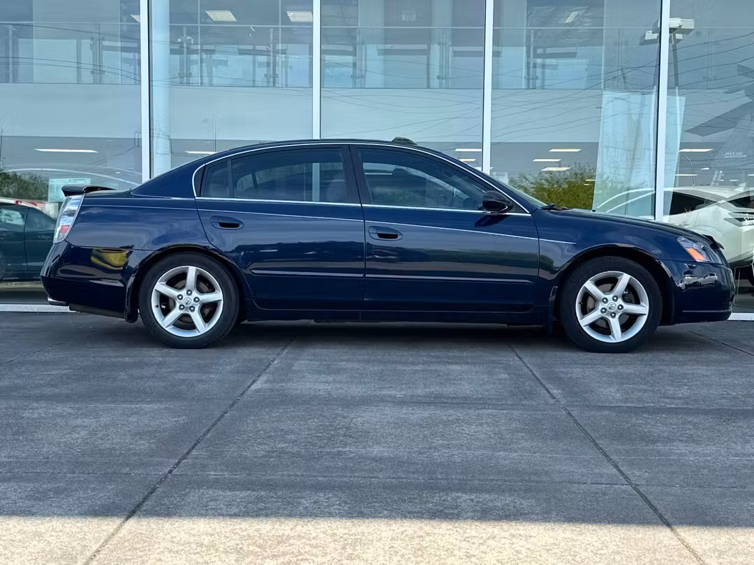 2006 Nissan Altima 3.5 SE - Image 2