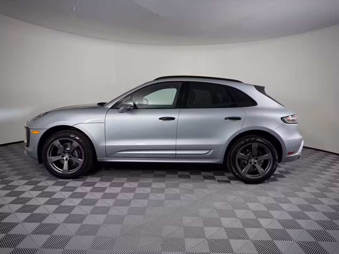 2026 Porsche Macan - Image 2