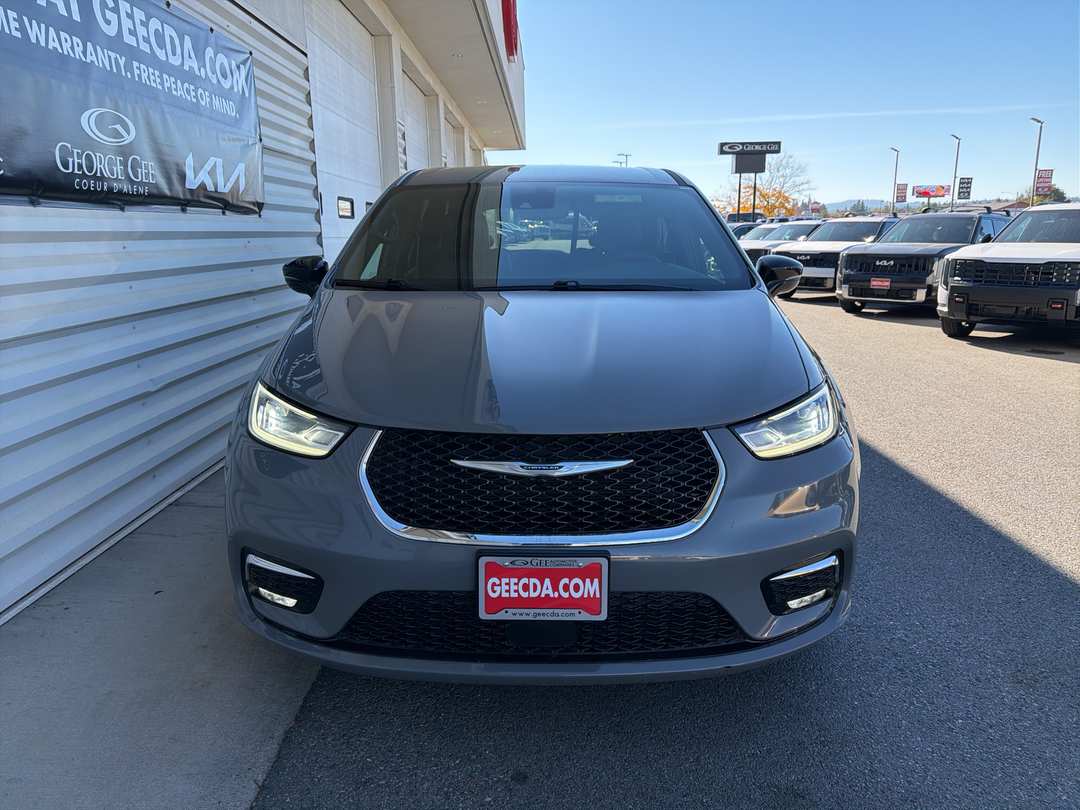 2025 Chrysler Pacifica Select - Image 2