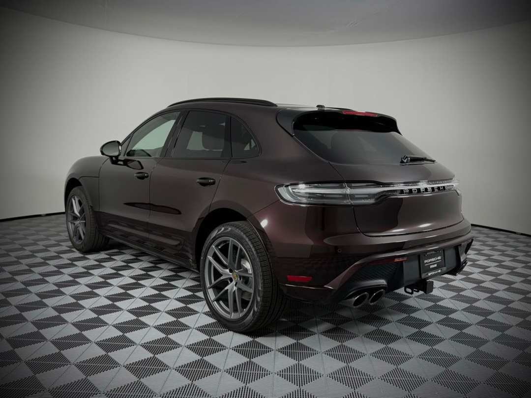 2025 Porsche Macan - Image 3