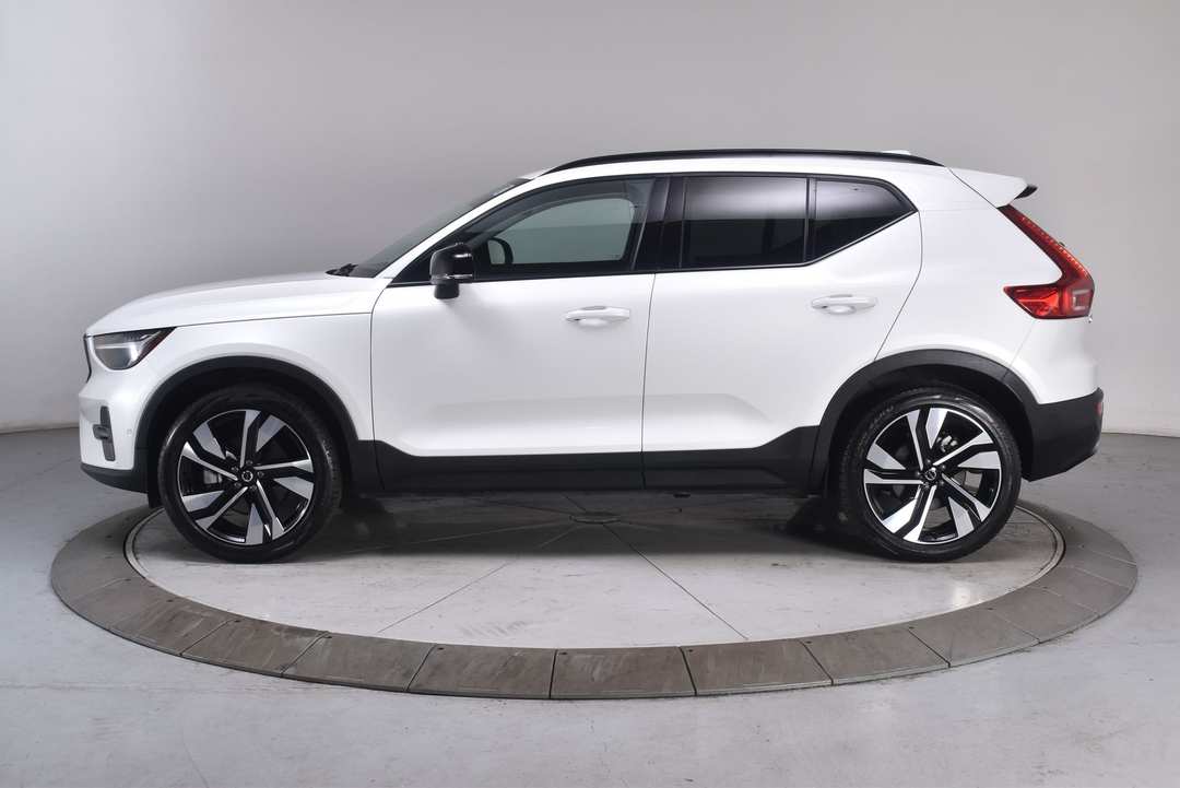 2023 Volvo Xc40 Ultimate - Image 3