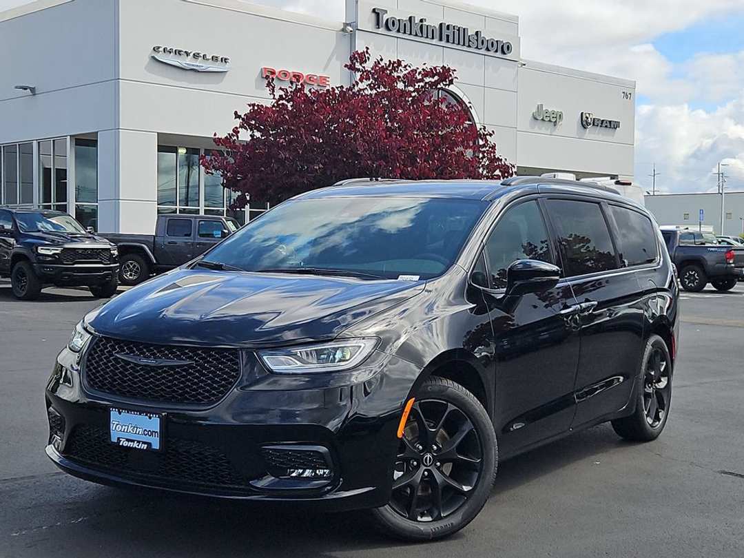 2026 Chrysler Pacifica Select - Image 2