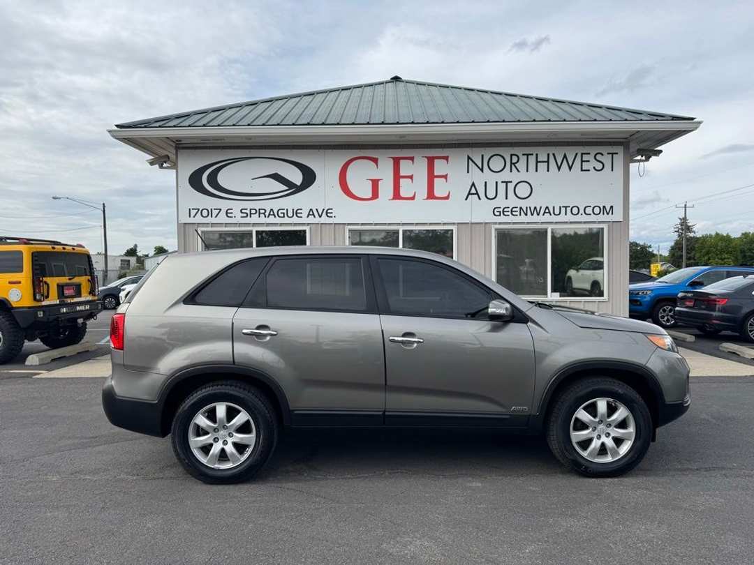 2011 Kia Sorento LX - Image 2
