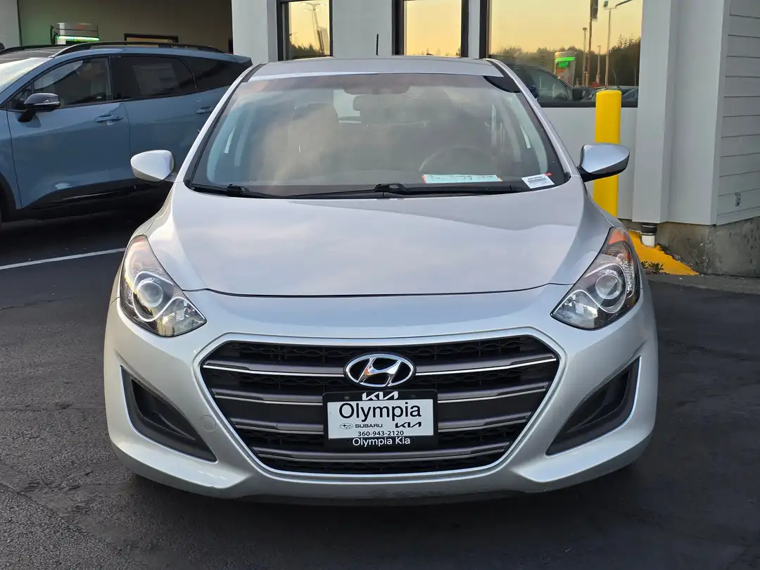 2016 Hyundai Elantra Gt Base - Image 2
