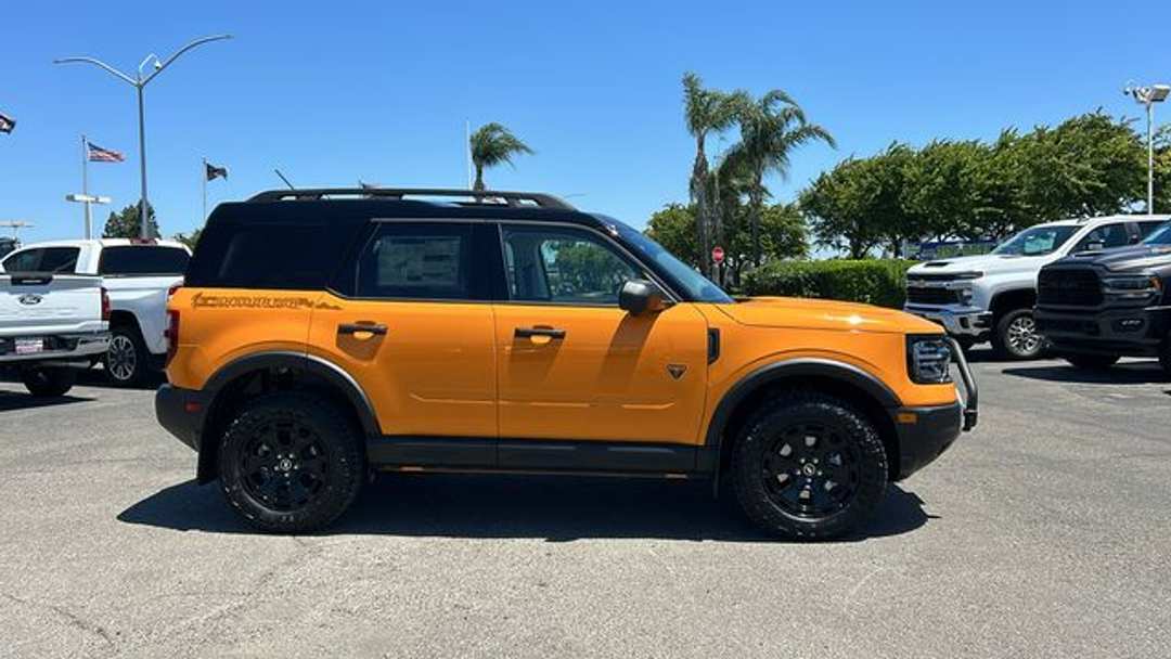 2026 Ford Bronco Sport Badlands - Image 2