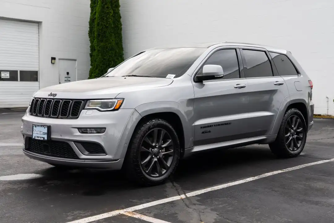 2019 Jeep Grand Cherokee Overland - Image 3